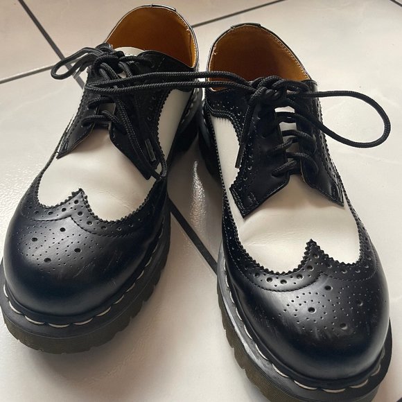 Dr. Martens Shoes - Dr. Martens 3989 BEX SMOOTH LEATHER BROGUES